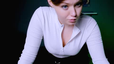 Snapshot of nikol_kitt chatting on January 7, 7:17 pm Little Niko Help me reach my goals online show from January 7, 7:17 pm