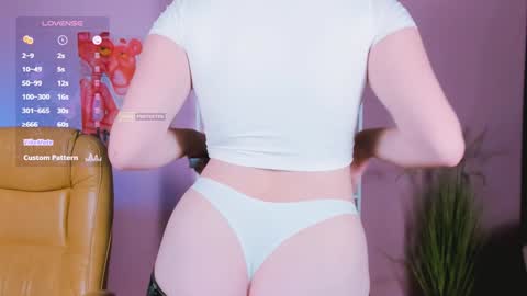 Snapshot of nikol_kitt chatting on January 15, 11:08 pm Little Niko Help me reach my goals online show from January 15, 11:08 pm