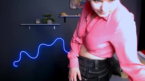 Snapshot of nikol_kitt chatting on February 9, 5:29 am Little Niko Help me reach my goals online show from February 9, 5:29 am