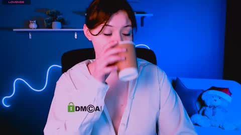 Snapshot of nikol_kitt chatting on February 22, 7:58 pm Little Niko Help me reach my goals online show from February 22, 7:58 pm