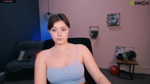 Snapshot of nikol_kitt chatting on March 8, 7:53 pm Little Niko Help me reach my goals online show from March 8, 7:53 pm