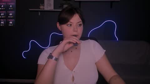 Snapshot of nikol_kitt chatting on September 12, 7:58 pm Little Niko Help me reach my goals online show from September 12, 7:58 pm
