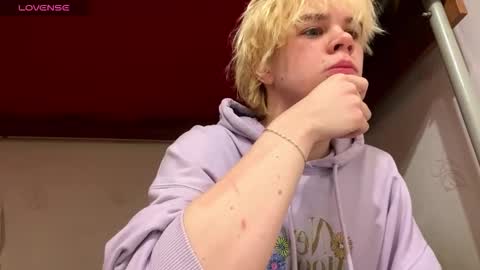 Snapshot of nikolasbucks chatting on December 2, 6:03 pm nikolasbucks online show from December 2, 6:03 pm