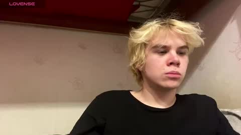 Snapshot of nikolasbucks chatting on December 18, 9:43 pm nikolasbucks online show from December 18, 9:43 pm