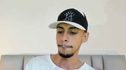 Snapshot of nikolay_dimitrov chatting on May 27, 9:23 pm online show from May 27, 9:23 pm