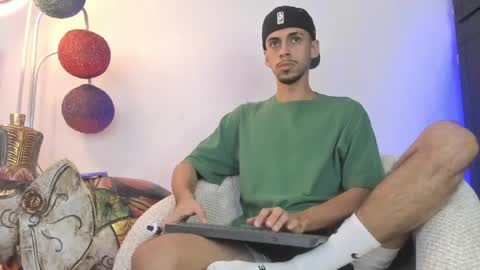 Snapshot of nikolay_dimitrov chatting on June 4, 11:44 pm online show from June 4, 11:44 pm