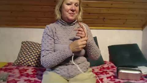 Snapshot of nikole111 chatting on October 6, 9:29 am Nikole1 online show from October 6, 9:29 am