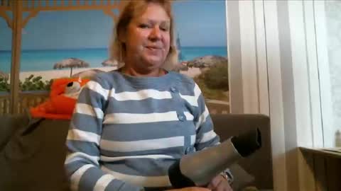 Snapshot of nikole111 chatting on October 10, 7:40 am Nikole1 online show from October 10, 7:40 am