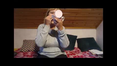 Snapshot of nikole111 chatting on October 25, 10:45 am Nikole1 online show from October 25, 10:45 am