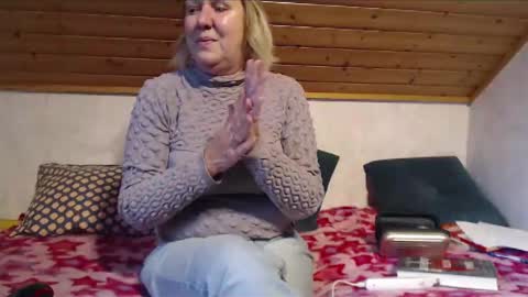 Snapshot of nikole111 chatting on November 10, 10:58 am Nikole1 online show from November 10, 10:58 am