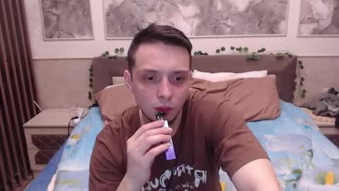 Snapshot of nikolos_vise chatting on January 17, 8:33 pm Nikolos online show from January 17, 8:33 pm