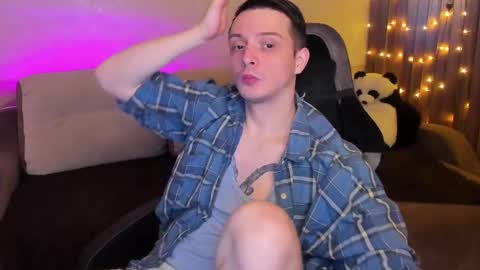 Snapshot of nikolos_vise chatting on January 25, 7:39 pm Nikolos online show from January 25, 7:39 pm