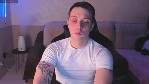 Snapshot of nikolos_vise chatting on February 4, 5:34 pm Nikolos online show from February 4, 5:34 pm