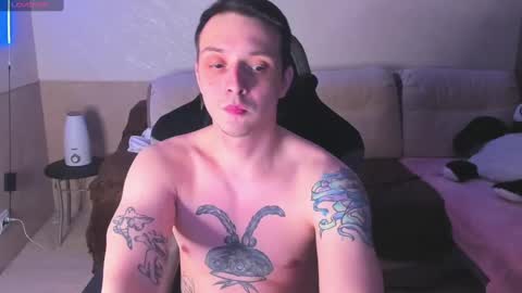 Snapshot of nikolos_vise chatting on February 8, 6:44 pm Nikolos online show from February 8, 6:44 pm