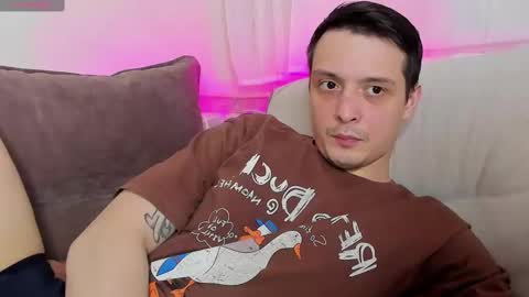 Snapshot of nikolos_vise chatting on February 21, 8:05 pm Nikolos online show from February 21, 8:05 pm