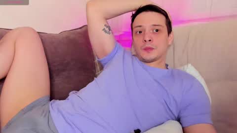 Snapshot of nikolos_vise chatting on February 25, 10:39 pm Nikolos online show from February 25, 10:39 pm