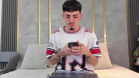 Snapshot of nikostone chatting on January 6, 5:00 am Niko Stone online show from January 6, 5:00 am