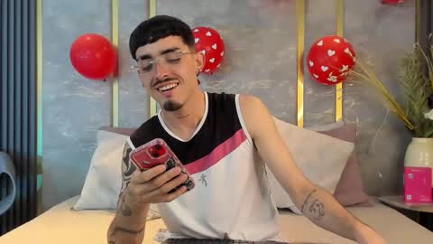 Snapshot of nikostone chatting on February 14, 4:53 am Niko Stone online show from February 14, 4:53 am