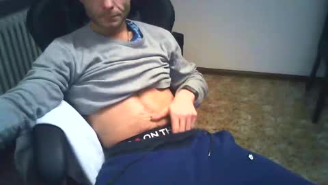Snapshot of niksdick2121 chatting on December 7, 11:56 pm niksdick2121 online show from December 7, 11:56 pm