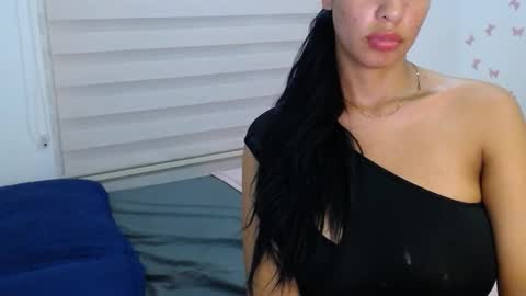 Snapshot of nila_kaia chatting on November 6, 12:22 am nila online show from November 6, 12:22 am