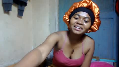 nilah online show from July 25, 10:18 pm