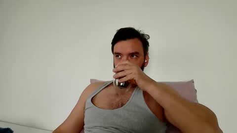 nilko1986 online show from April 2, 5:16 am