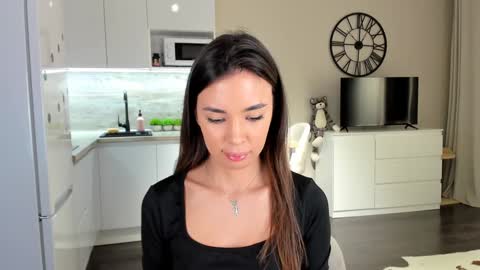 Bella online show from December 1, 8:09 pm