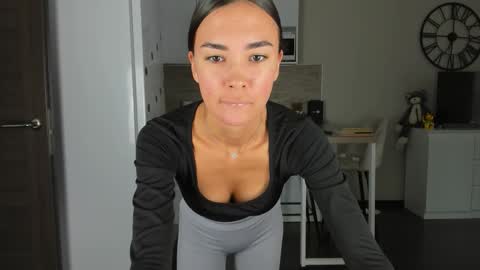 Bella online show from September 22, 2:30 pm