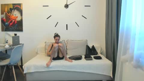 Bella online show from June 19, 2:54 pm