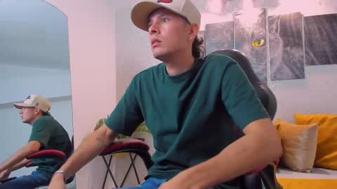 Snapshot of nils_saint chatting on March 11, 5:05 am Nils online show from March 11, 5:05 am