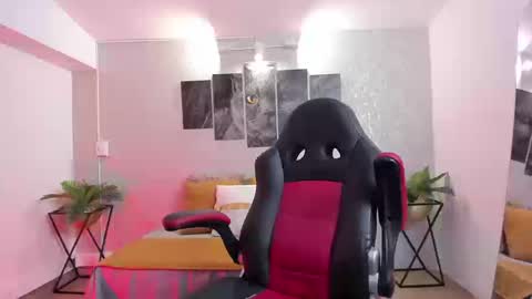 Snapshot of nils_saint chatting on September 20, 4:02 am Nils online show from September 20, 4:02 am