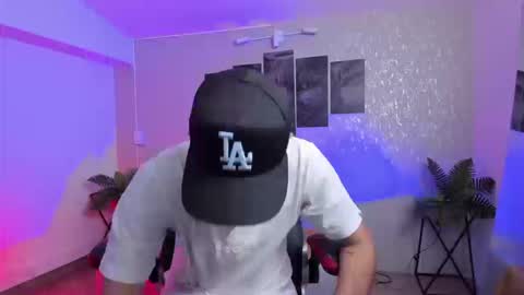 Snapshot of nils_saint chatting on September 24, 4:05 am Nils online show from September 24, 4:05 am