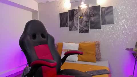 Snapshot of nils_saint chatting on October 2, 4:08 am Nils online show from October 2, 4:08 am