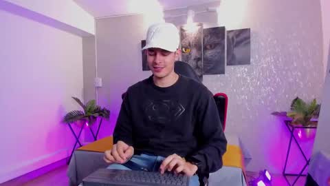 Snapshot of nils_saint chatting on October 4, 3:26 am Nils online show from October 4, 3:26 am