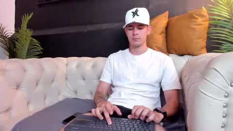 Snapshot of nils_saint chatting on October 8, 5:05 am Nils online show from October 8, 5:05 am