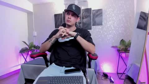 Snapshot of nils_saint chatting on October 9, 3:48 am Nils online show from October 9, 3:48 am