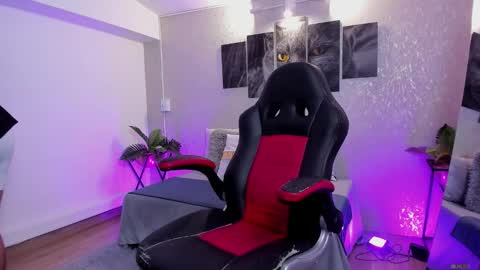 Snapshot of nils_saint chatting on October 10, 2:21 am Nils online show from October 10, 2:21 am