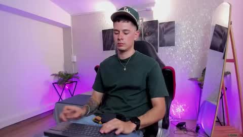 Snapshot of nils_saint chatting on October 11, 2:44 am Nils online show from October 11, 2:44 am