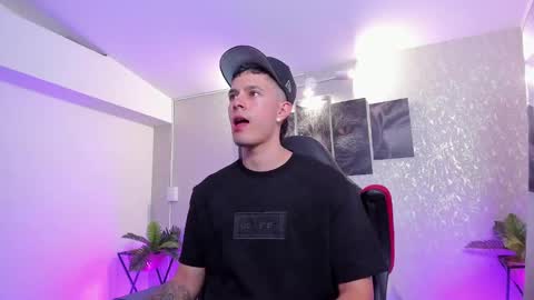 Snapshot of nils_saint chatting on October 23, 4:12 am Nils online show from October 23, 4:12 am