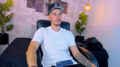 Nils online show from November 21, 2:10 am