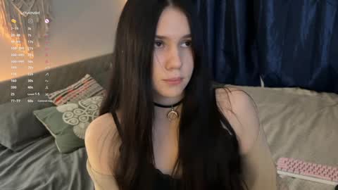 Snapshot of nimfaheart chatting on December 9, 3:44 pm Jennet online show from December 9, 3:44 pm