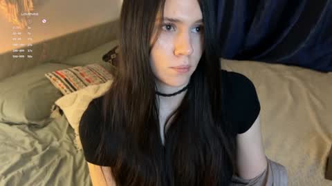 Snapshot of nimfaheart chatting on December 13, 2:27 pm Jennet online show from December 13, 2:27 pm