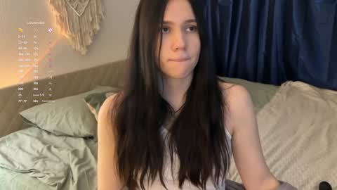 Snapshot of nimfaheart chatting on December 17, 4:53 pm Jennet online show from December 17, 4:53 pm