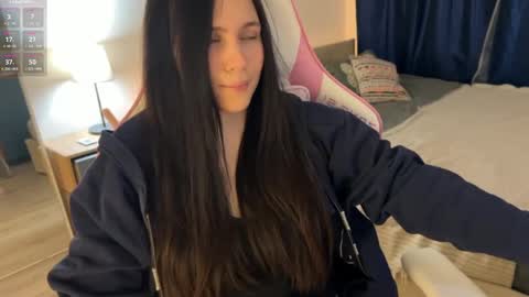 Snapshot of nimfaheart chatting on February 13, 6:48 pm Jennet online show from February 13, 6:48 pm