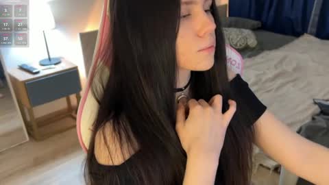 Snapshot of nimfaheart chatting on February 15, 2:00 pm Jennet online show from February 15, 2:00 pm