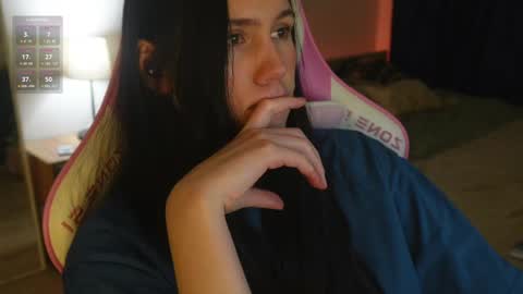 Snapshot of nimfaheart chatting on February 17, 5:43 pm Jennet online show from February 17, 5:43 pm