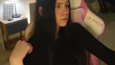 Snapshot of nimfaheart chatting on February 19, 3:27 pm Jennet online show from February 19, 3:27 pm