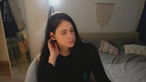 Snapshot of nimfaheart chatting on November 18, 6:12 pm Jennet online show from November 18, 6:12 pm