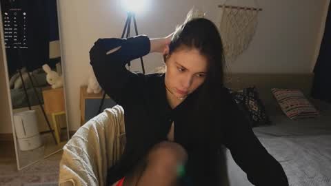 Snapshot of nimfaheart chatting on November 26, 5:36 pm Jennet online show from November 26, 5:36 pm