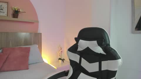 N I N A online show from October 7, 2:31 am